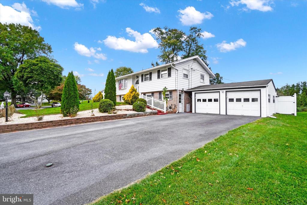 934 Raymee Dr