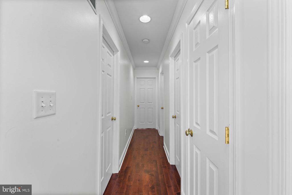 271 SQUIRE LANE