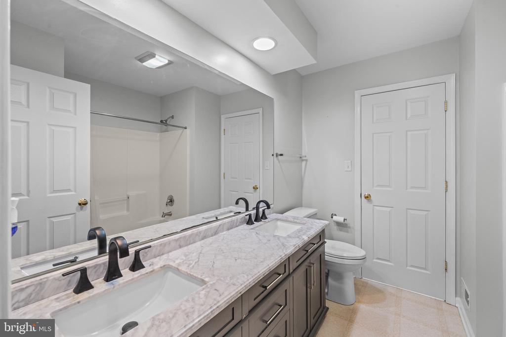 271 SQUIRE LANE