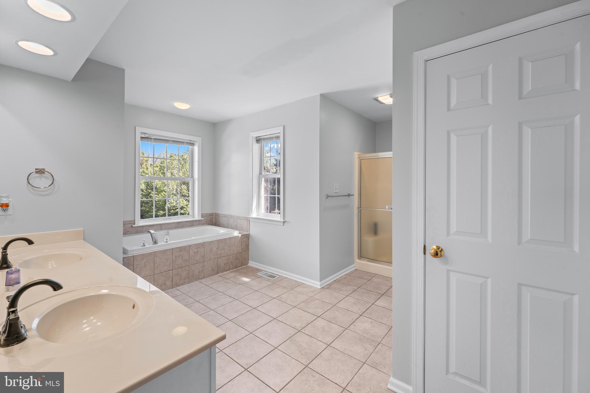 271 SQUIRE LANE