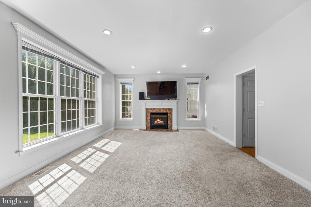 271 SQUIRE LANE