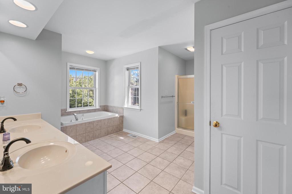 271 SQUIRE LANE