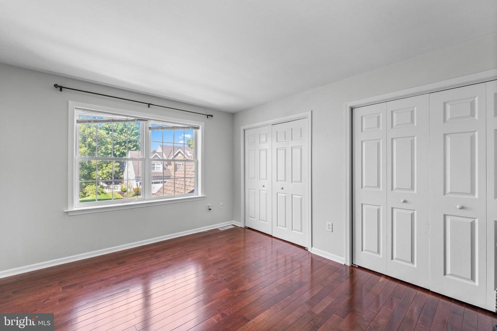 271 SQUIRE LANE
