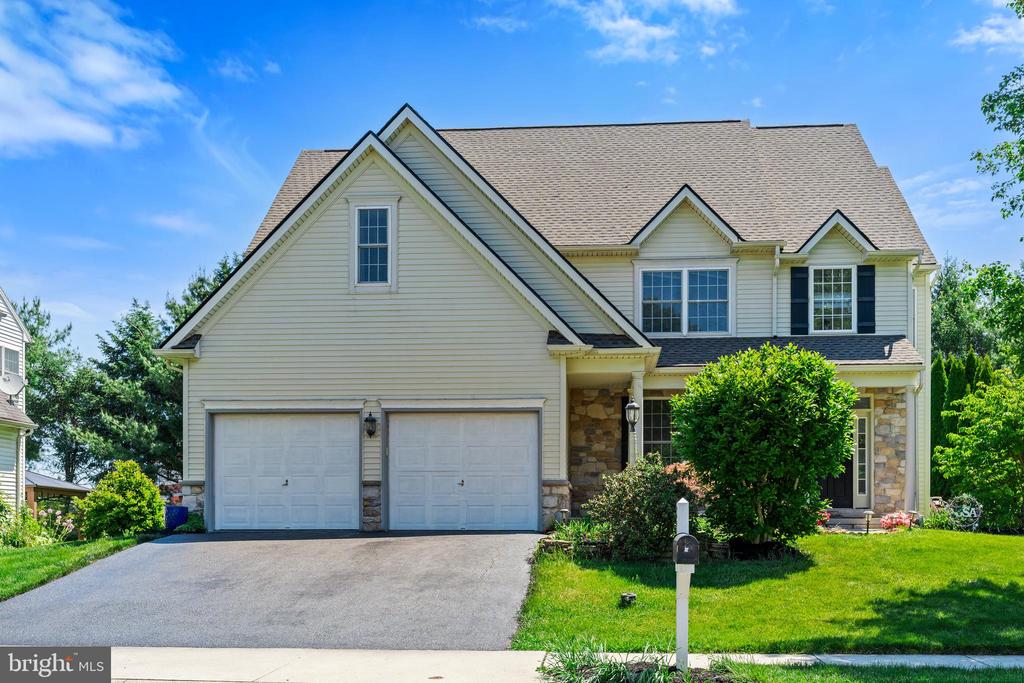 271 SQUIRE LANE
