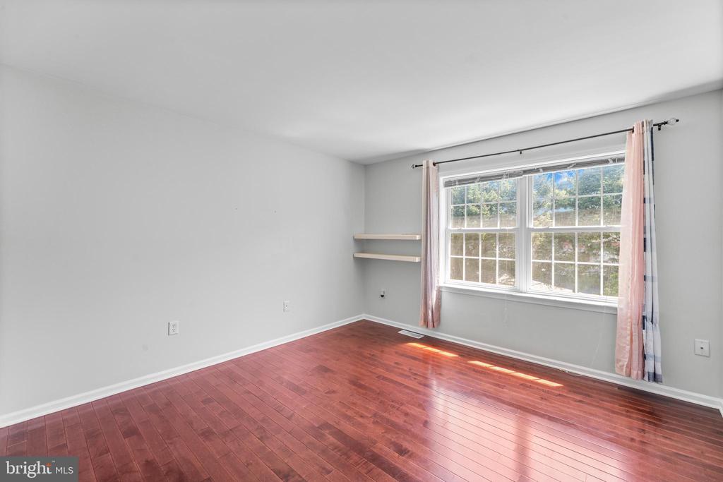 271 SQUIRE LANE