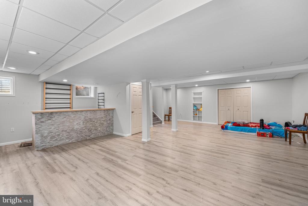 271 SQUIRE LANE