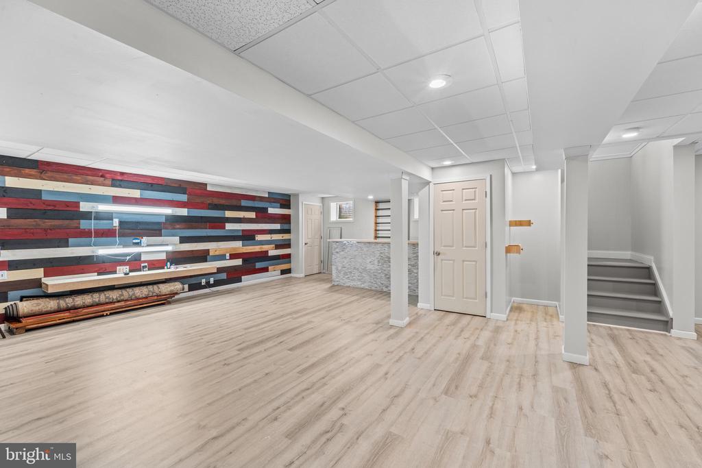 271 SQUIRE LANE