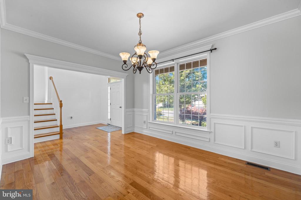 271 SQUIRE LANE