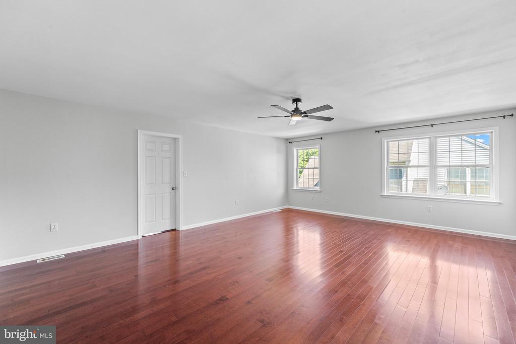 271 SQUIRE LANE