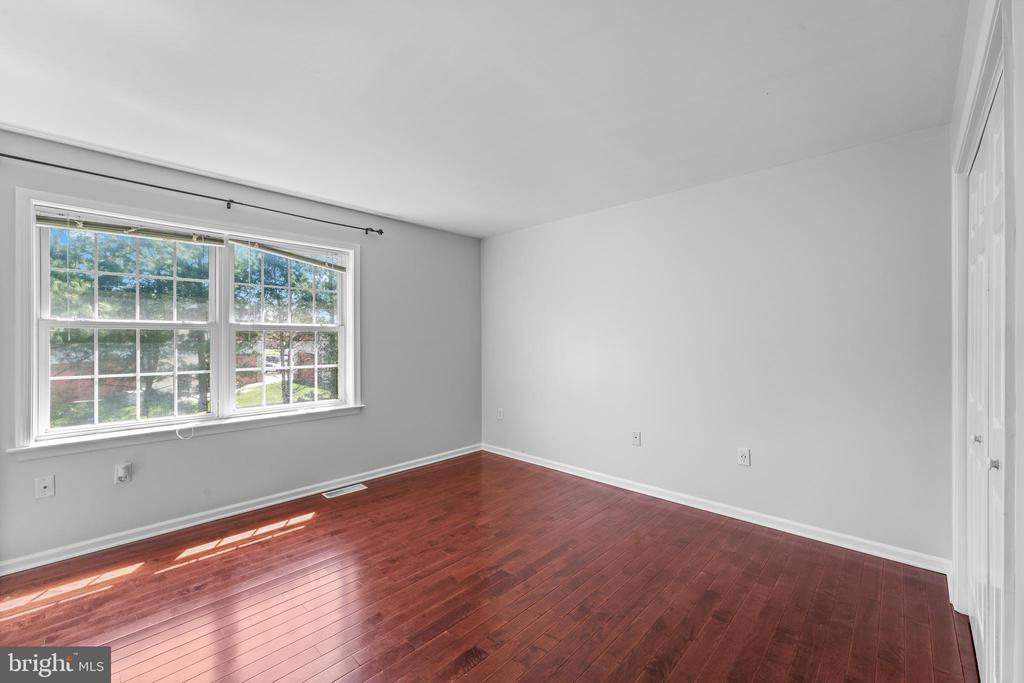 271 SQUIRE LANE