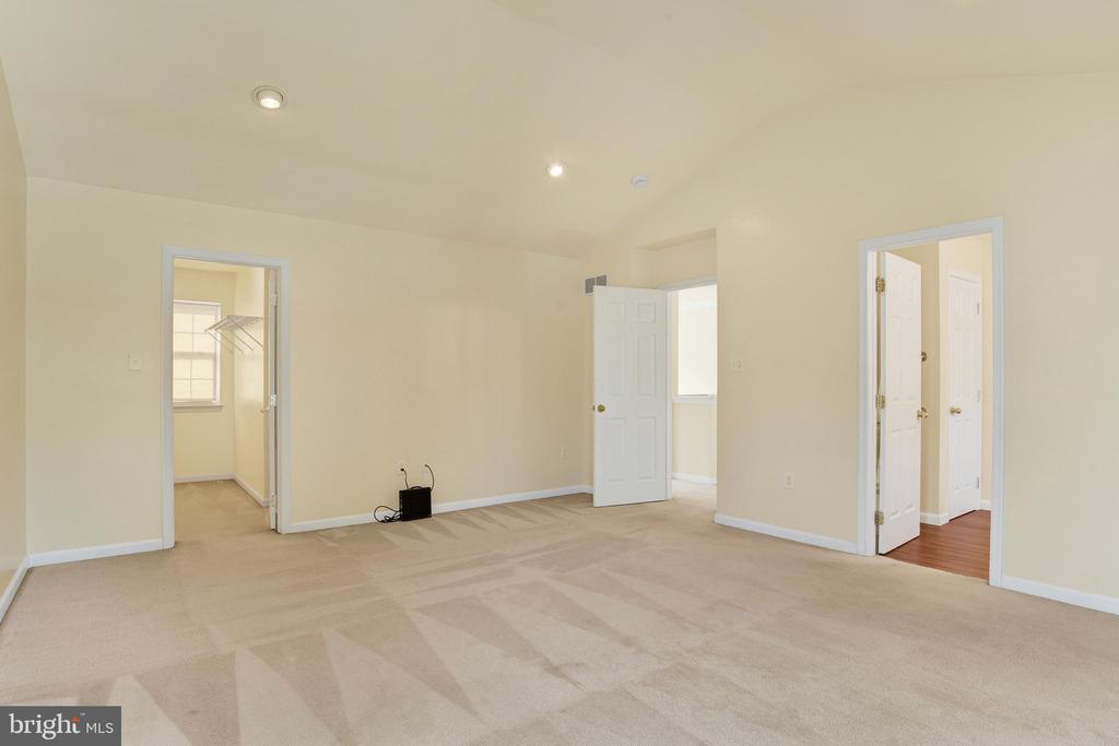 14 SWEETBRIAR LN L-0010