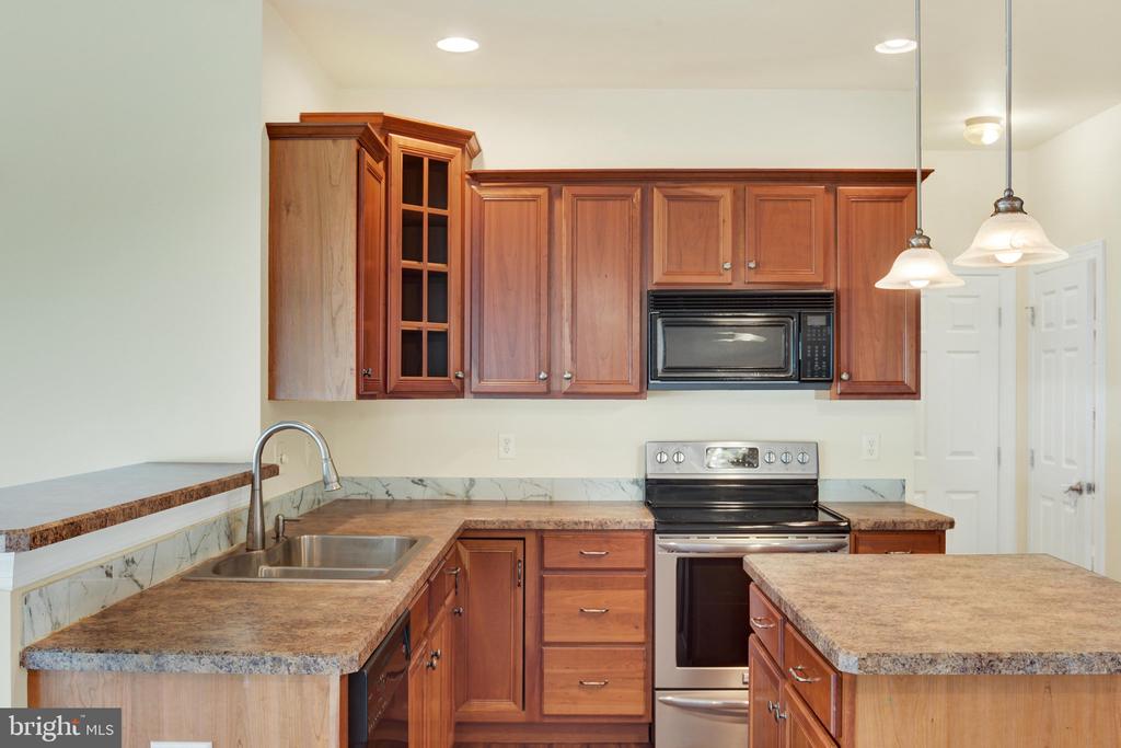 14 SWEETBRIAR LN L-0010