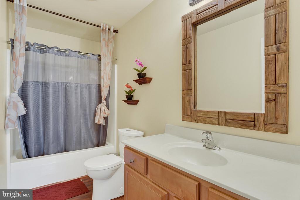 14 SWEETBRIAR LN L-0010