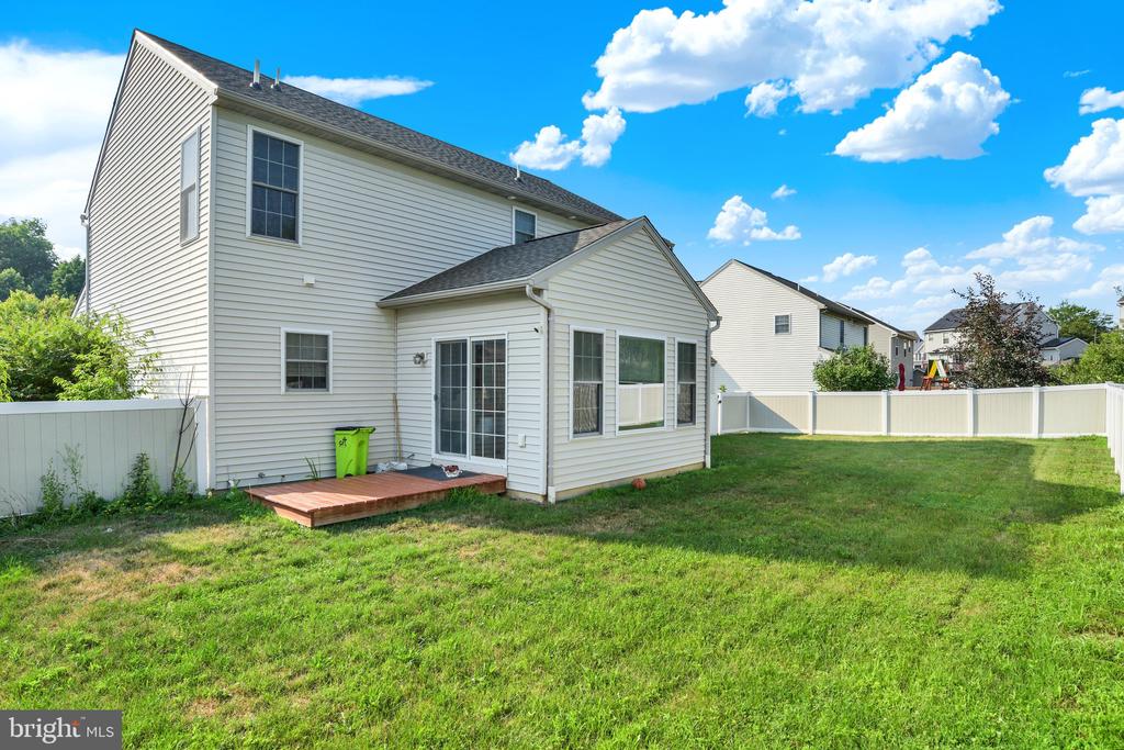 14 SWEETBRIAR LN L-0010
