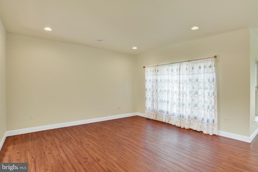 14 SWEETBRIAR LN L-0010