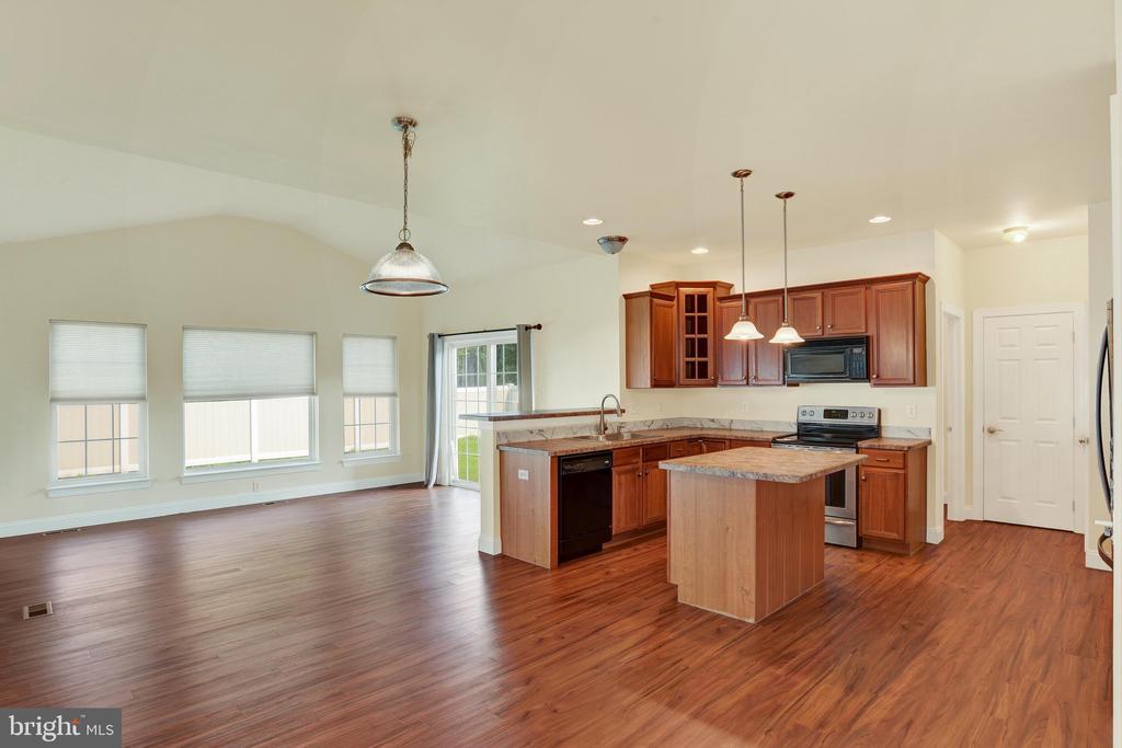 14 SWEETBRIAR LN L-0010