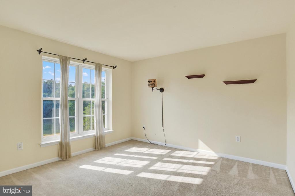14 SWEETBRIAR LN L-0010