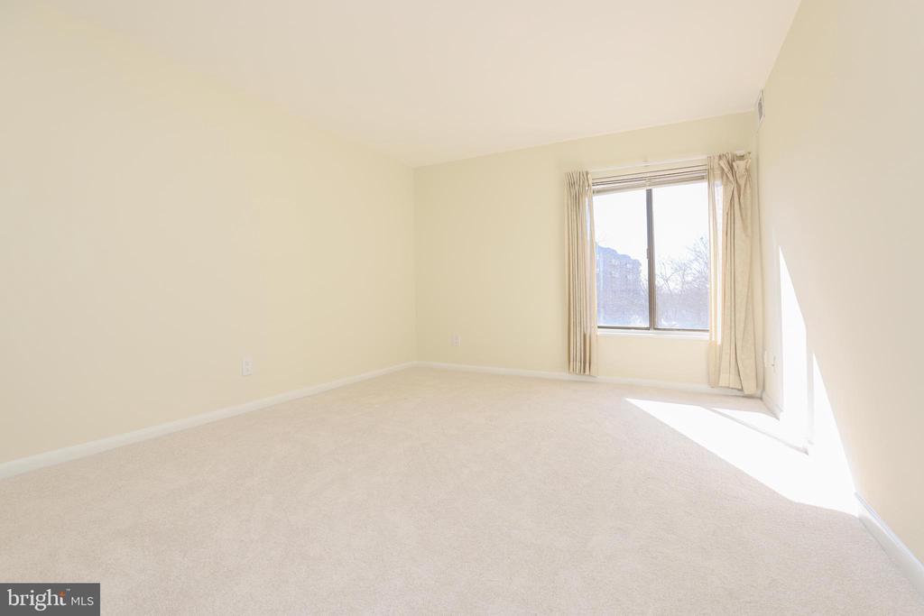 6001 Arlington Blvd #605