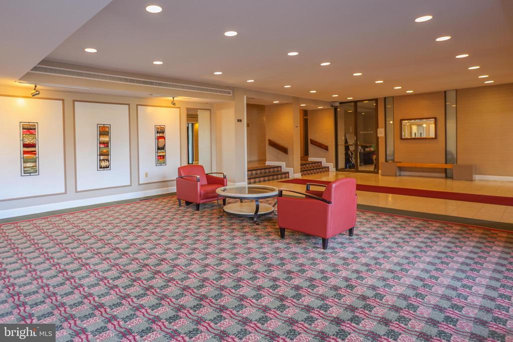 6001 Arlington Blvd #605
