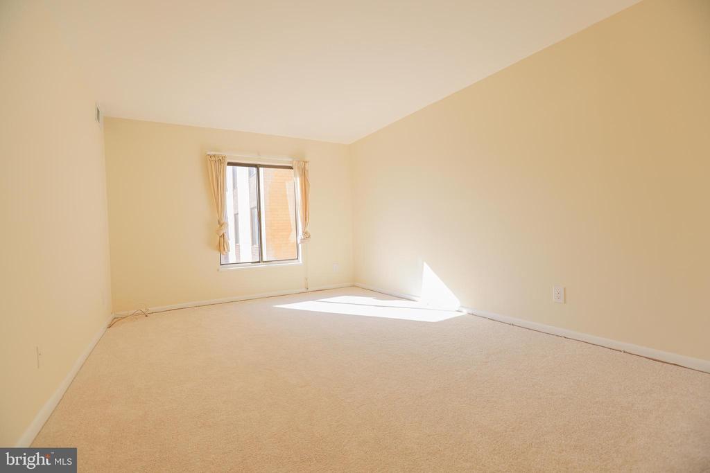6001 Arlington Blvd #605