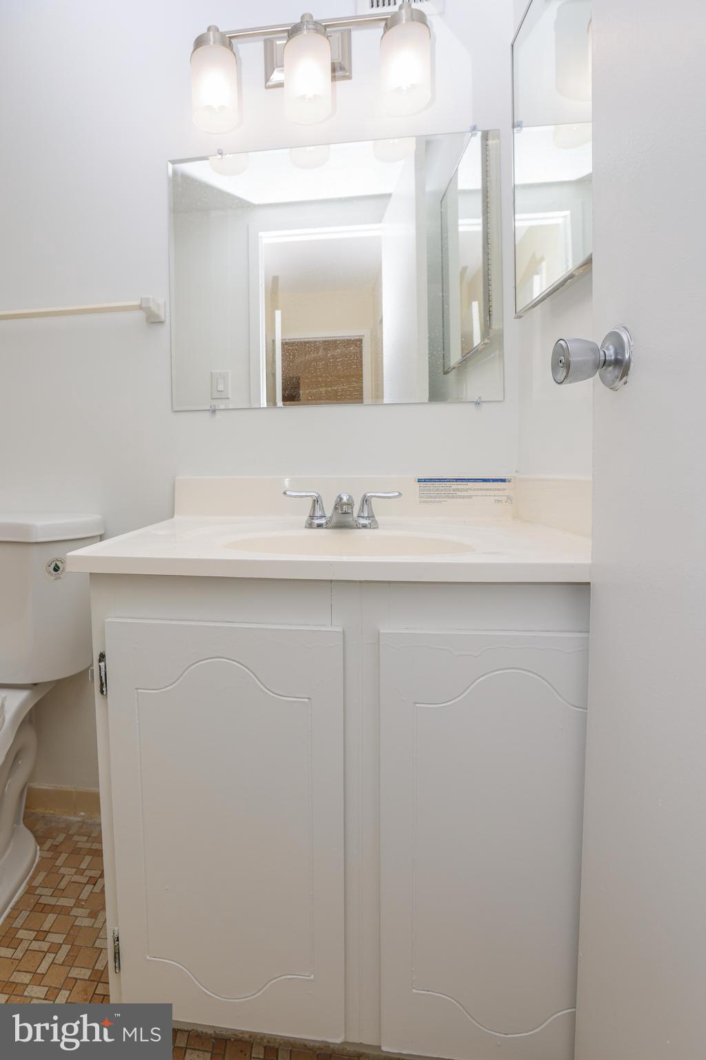 6001 Arlington Blvd #605