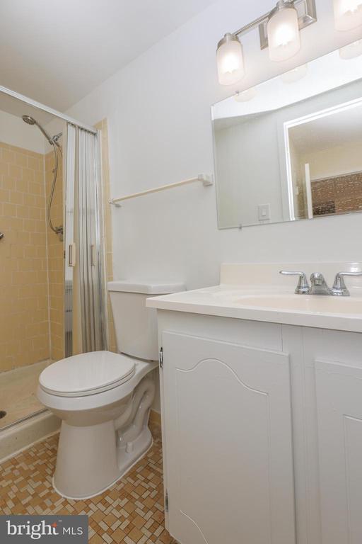 6001 Arlington Blvd #605