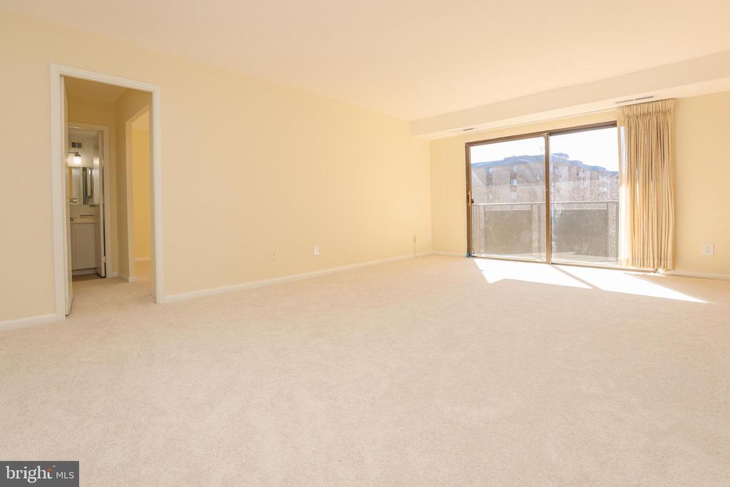 6001 Arlington Blvd #605