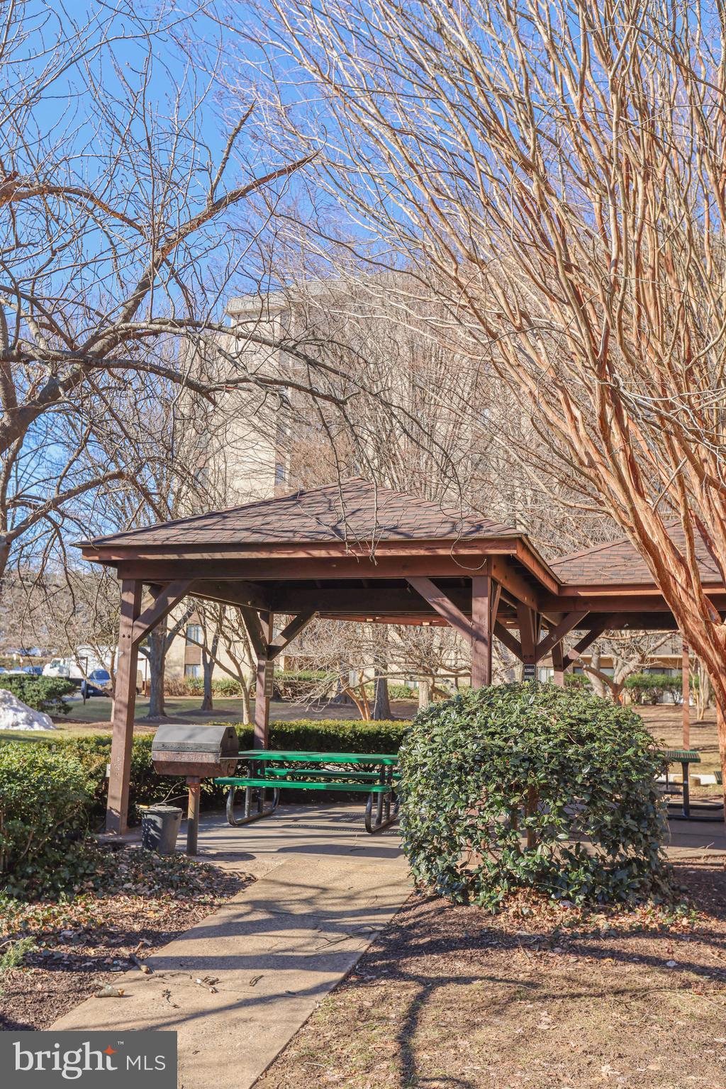 6001 Arlington Blvd #605