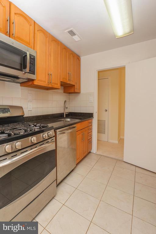 6001 Arlington Blvd #605