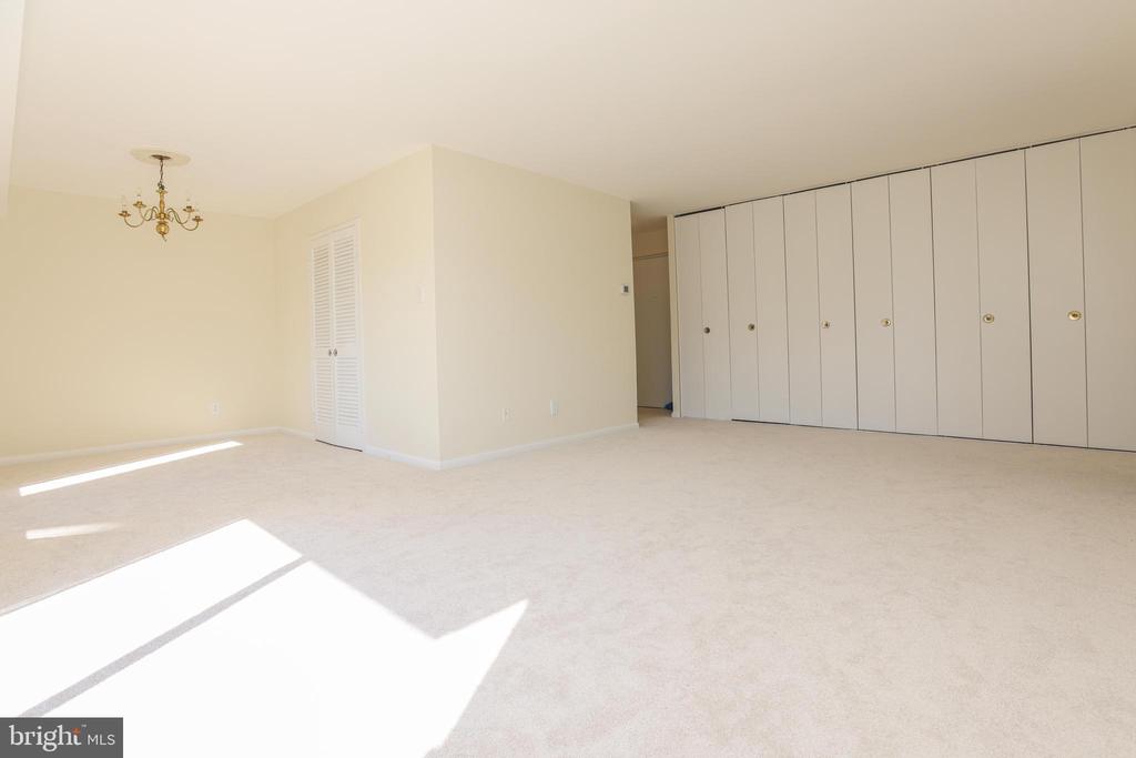 6001 Arlington Blvd #605