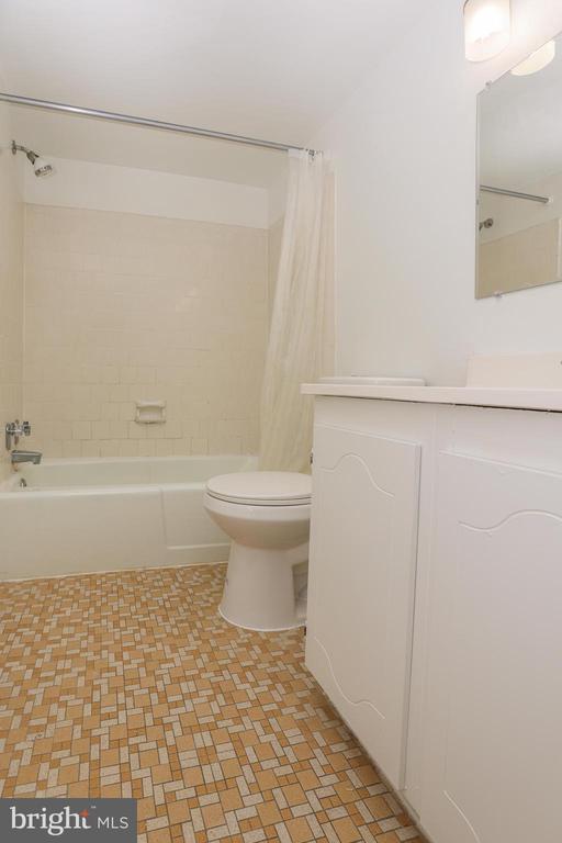 6001 Arlington Blvd #605