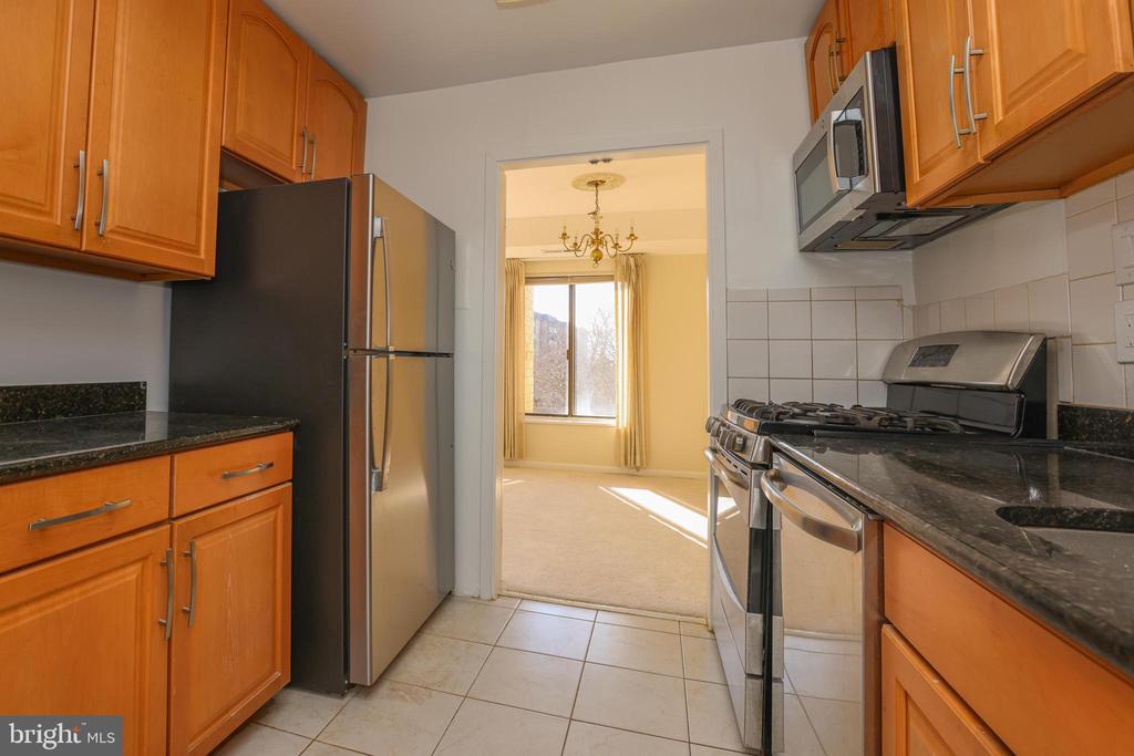 6001 Arlington Blvd #605