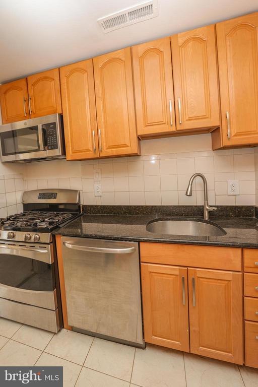 6001 Arlington Blvd #605