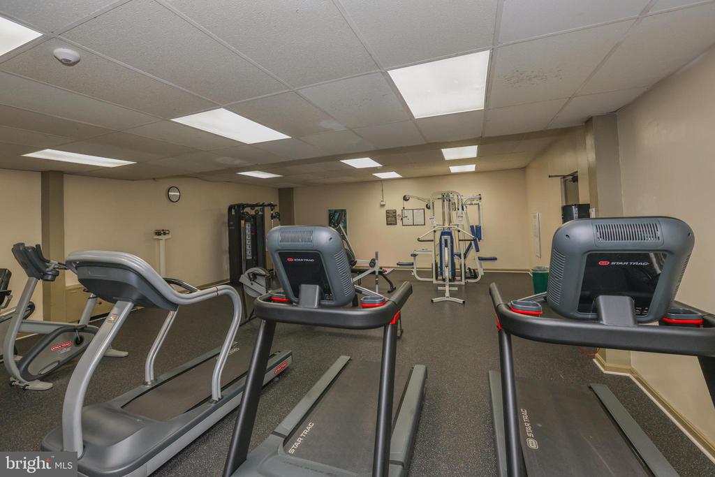 6001 Arlington Blvd #605
