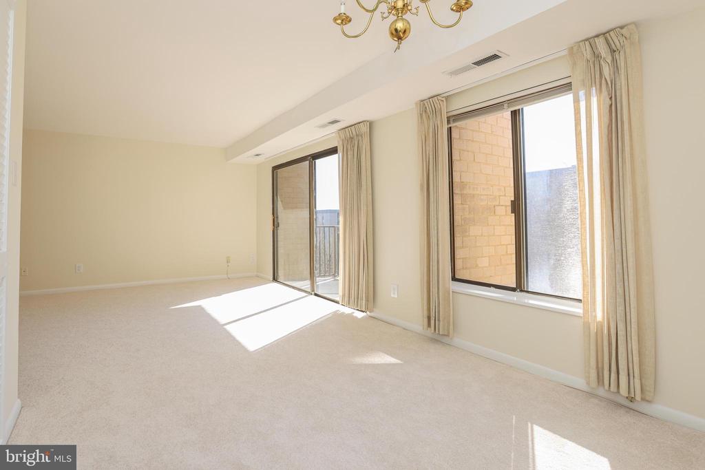6001 Arlington Blvd #605