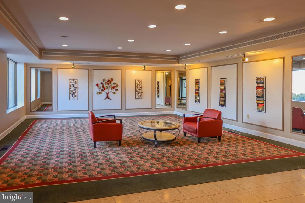 6001 Arlington Blvd #605