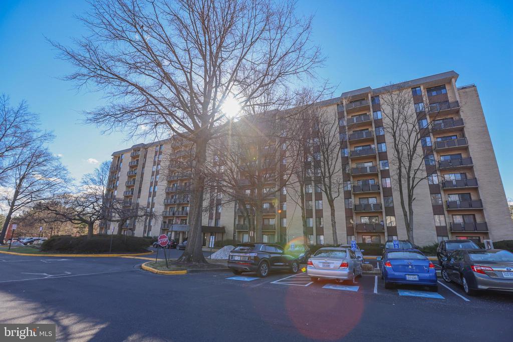6001 Arlington Blvd #605