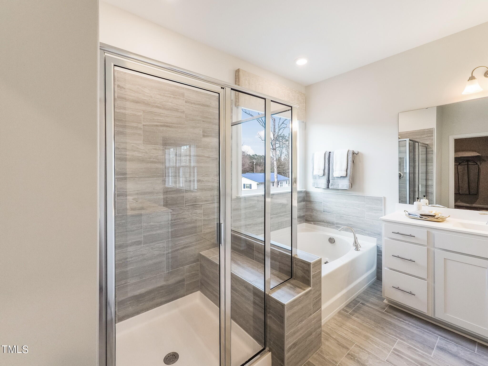 1228 Coral Cay Bend