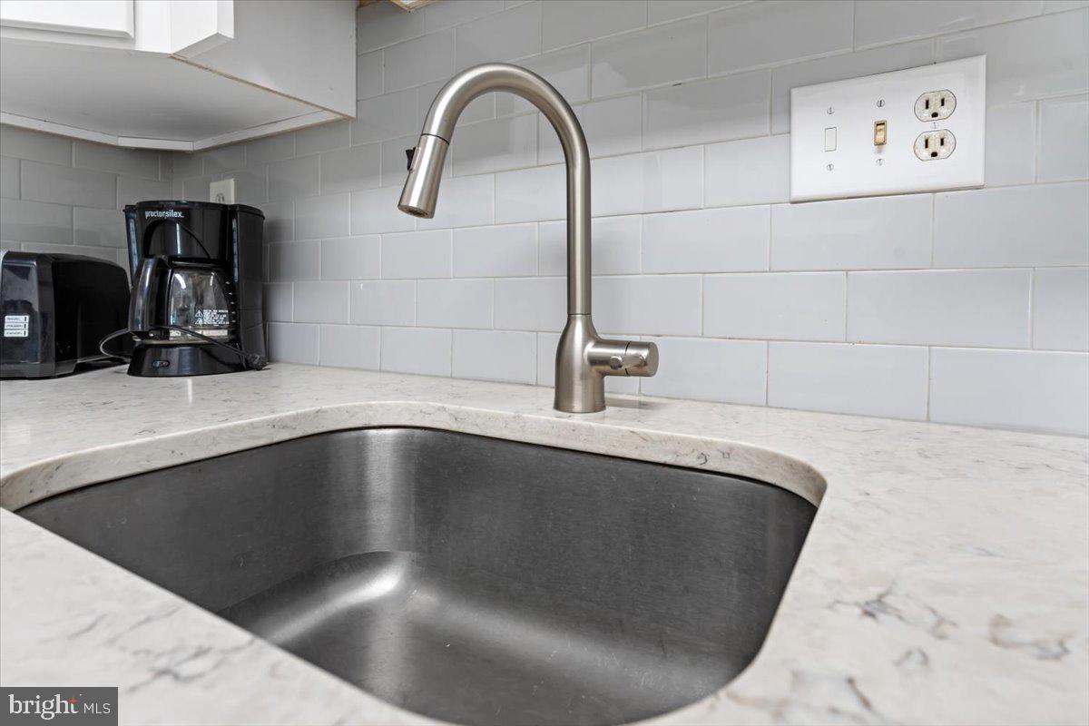 14409 LIGHTHOUSE AVENUE 6