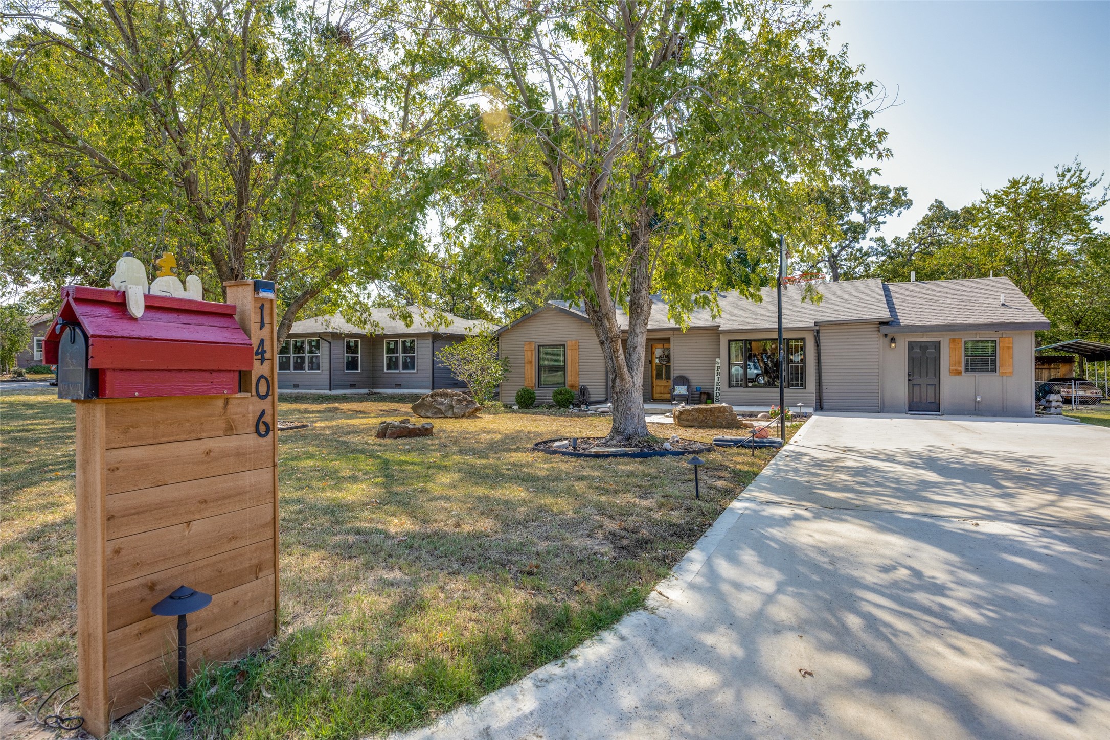 1406 W Shepherd Street