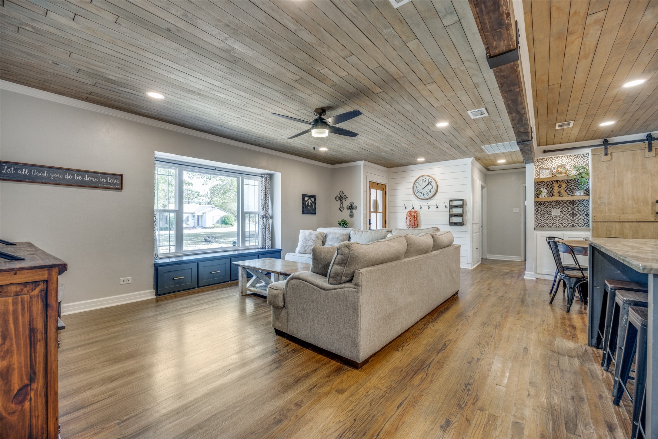 1406 W Shepherd Street