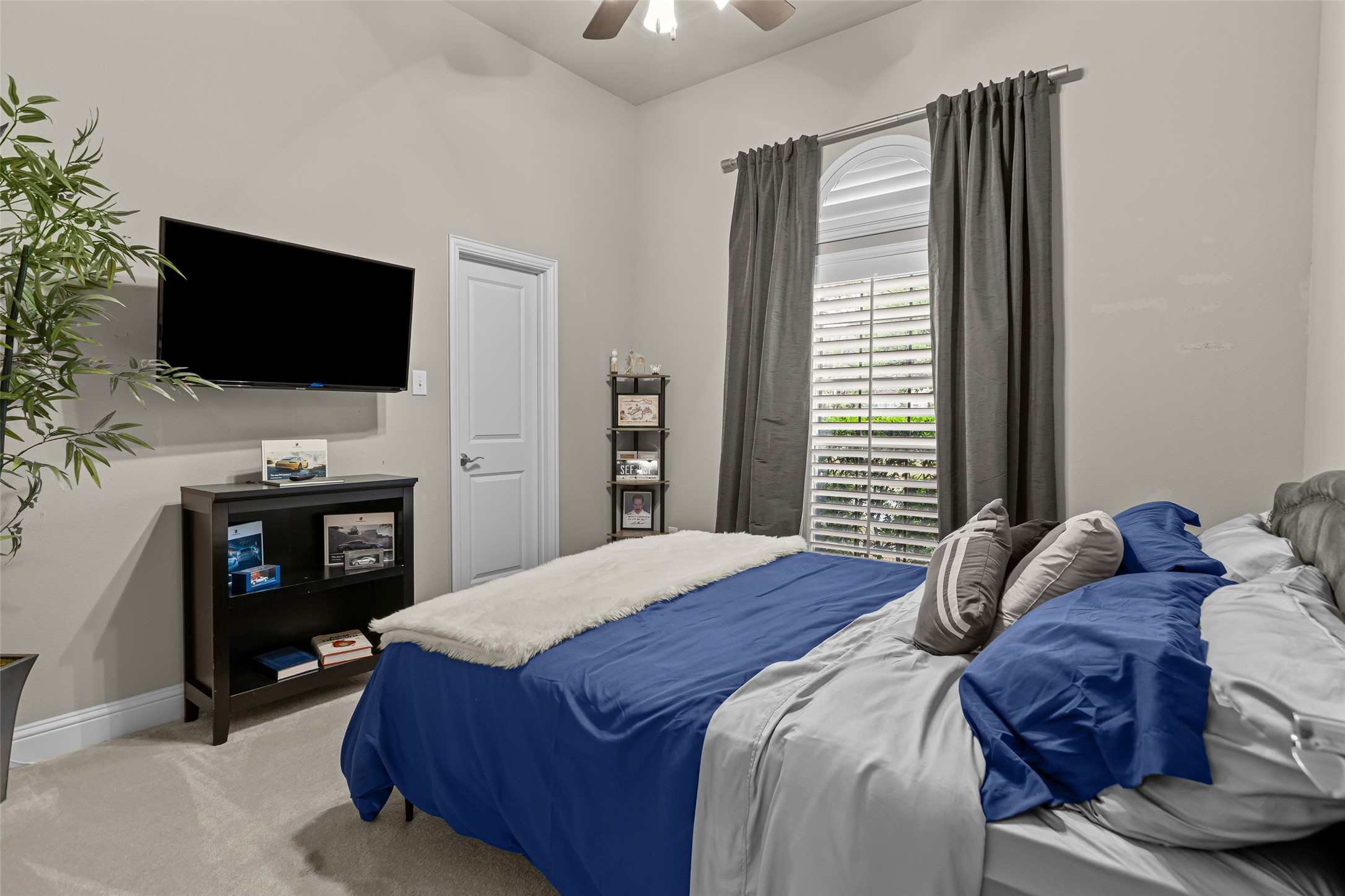 429 S Hampton Court