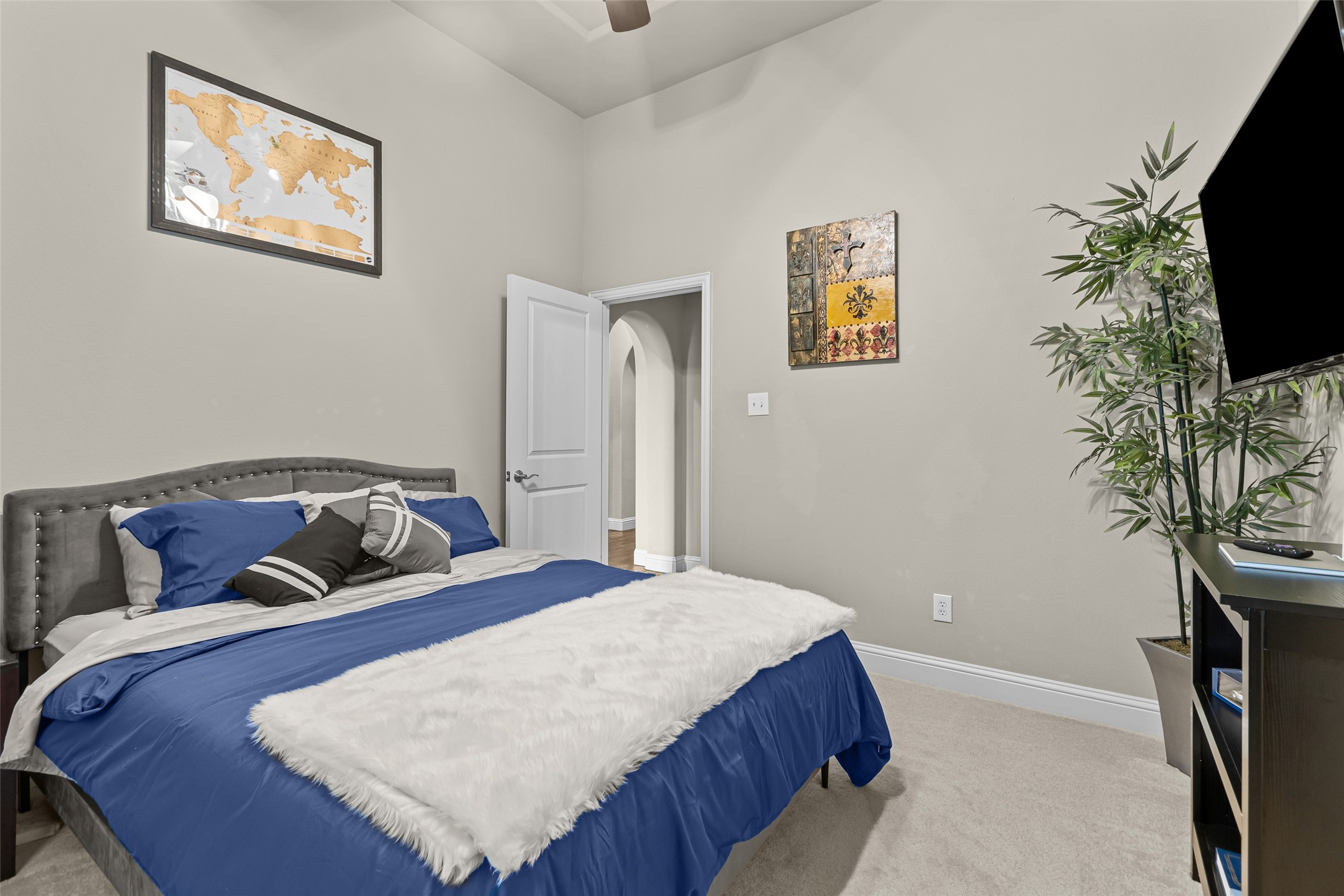 429 S Hampton Court