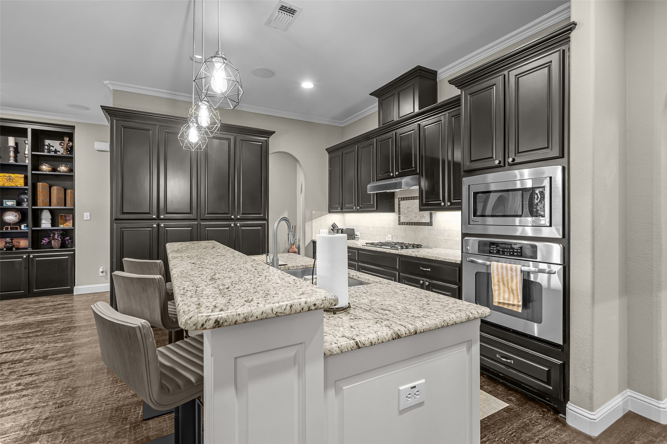 429 S Hampton Court