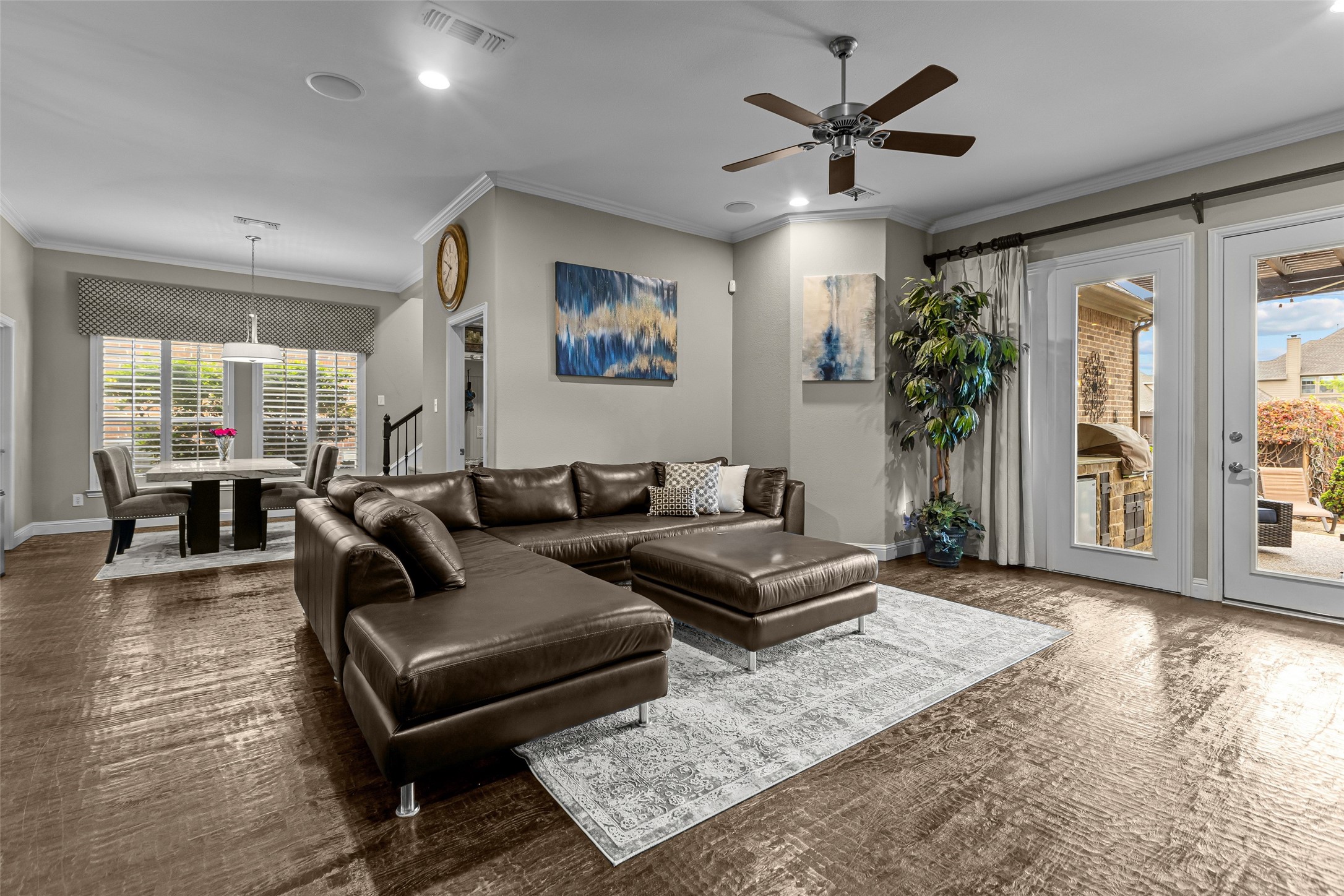429 S Hampton Court