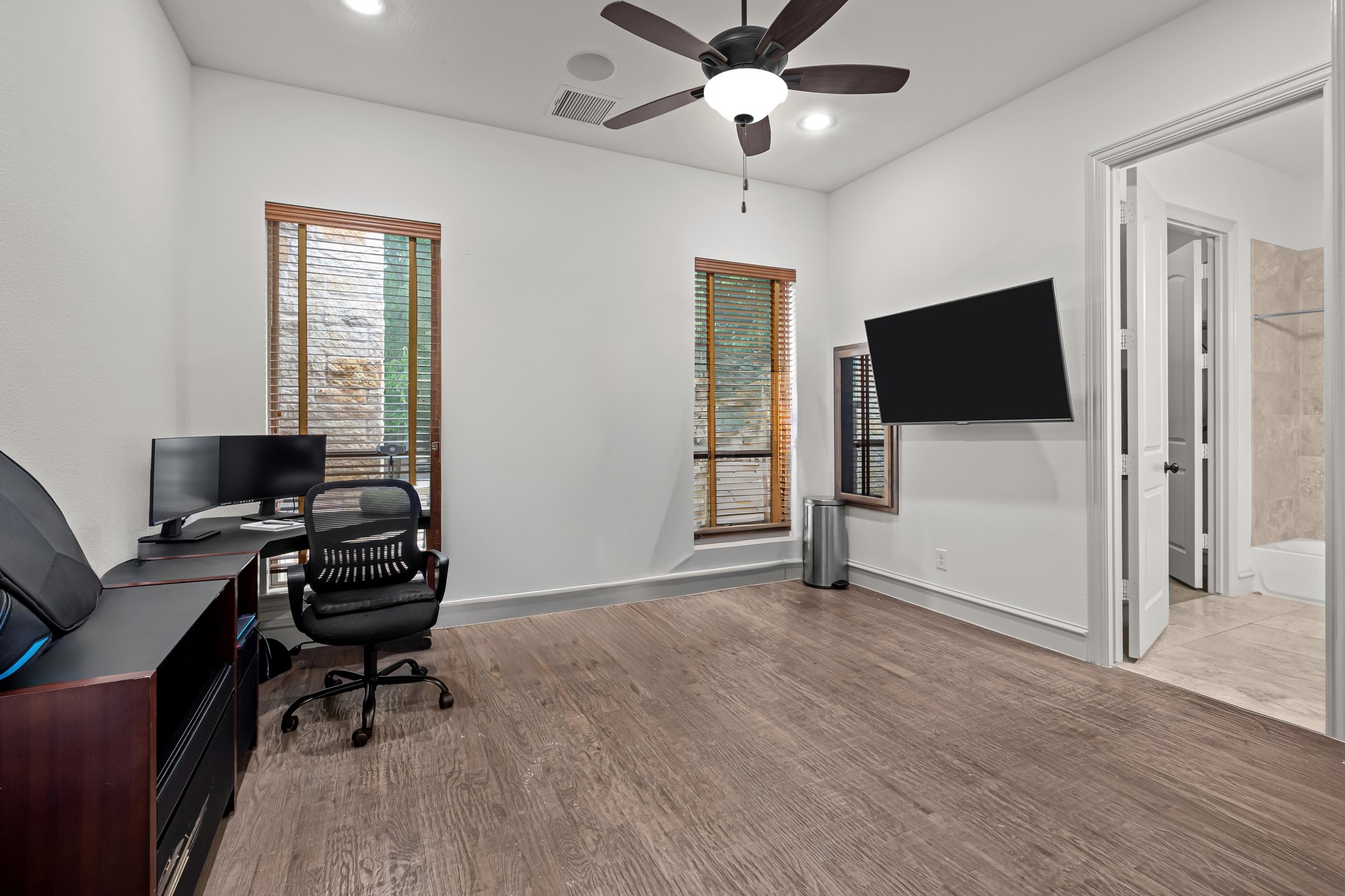 4401 Wolf Court