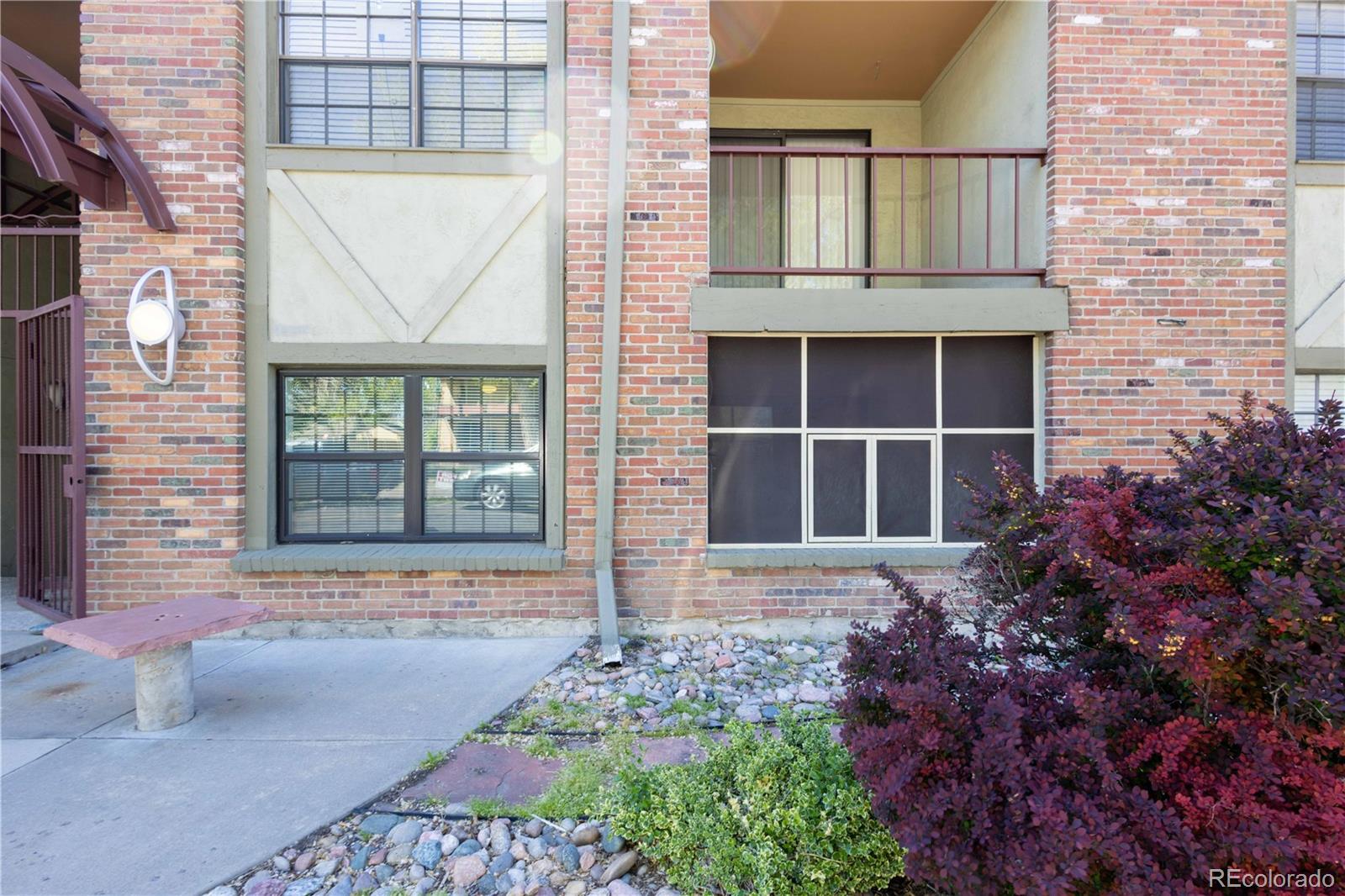 1021 Carr Street Unit: 17