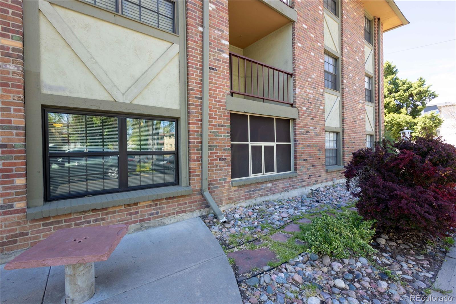1021 Carr Street Unit: 17