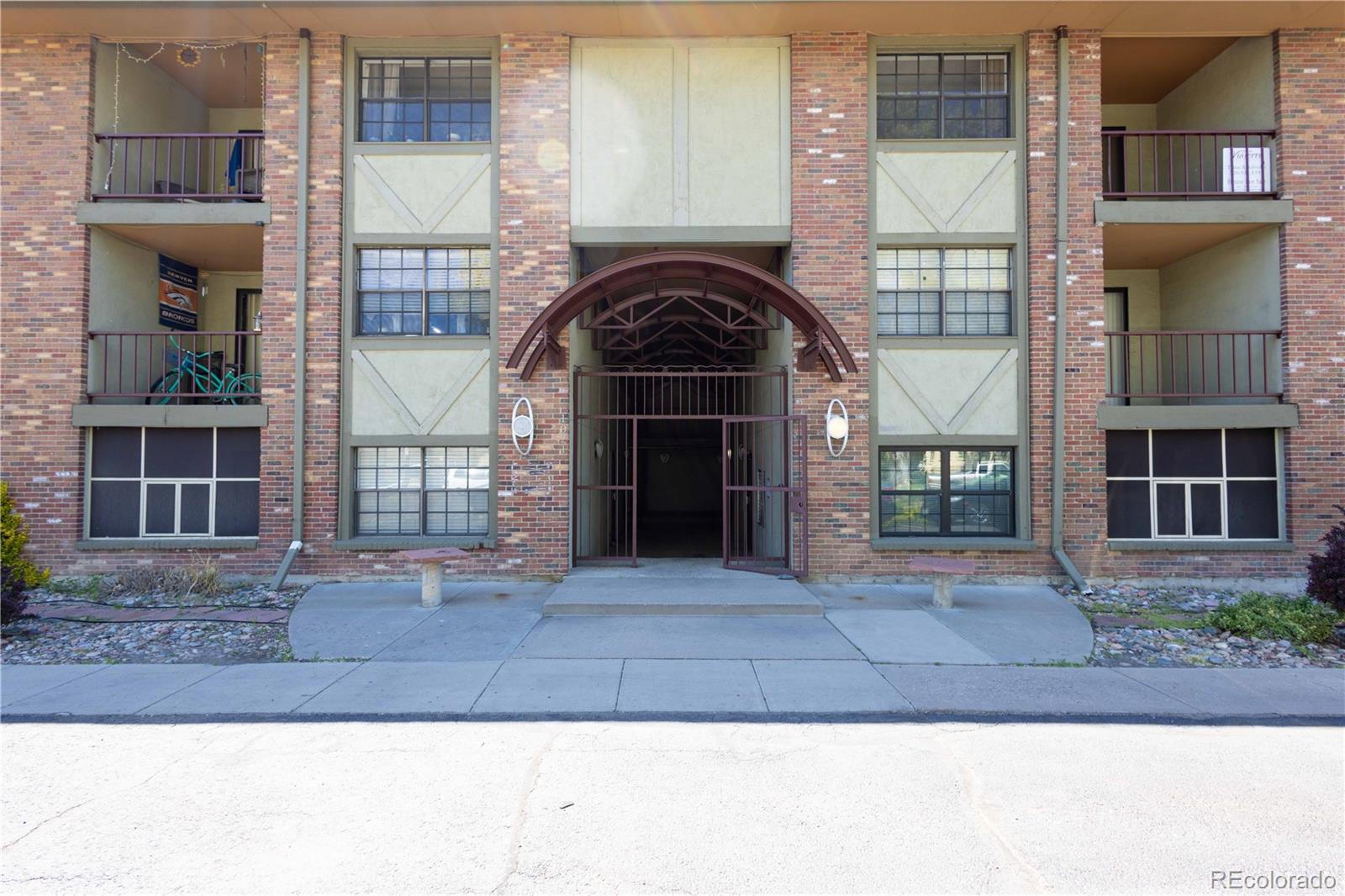 1021 Carr Street Unit: 17