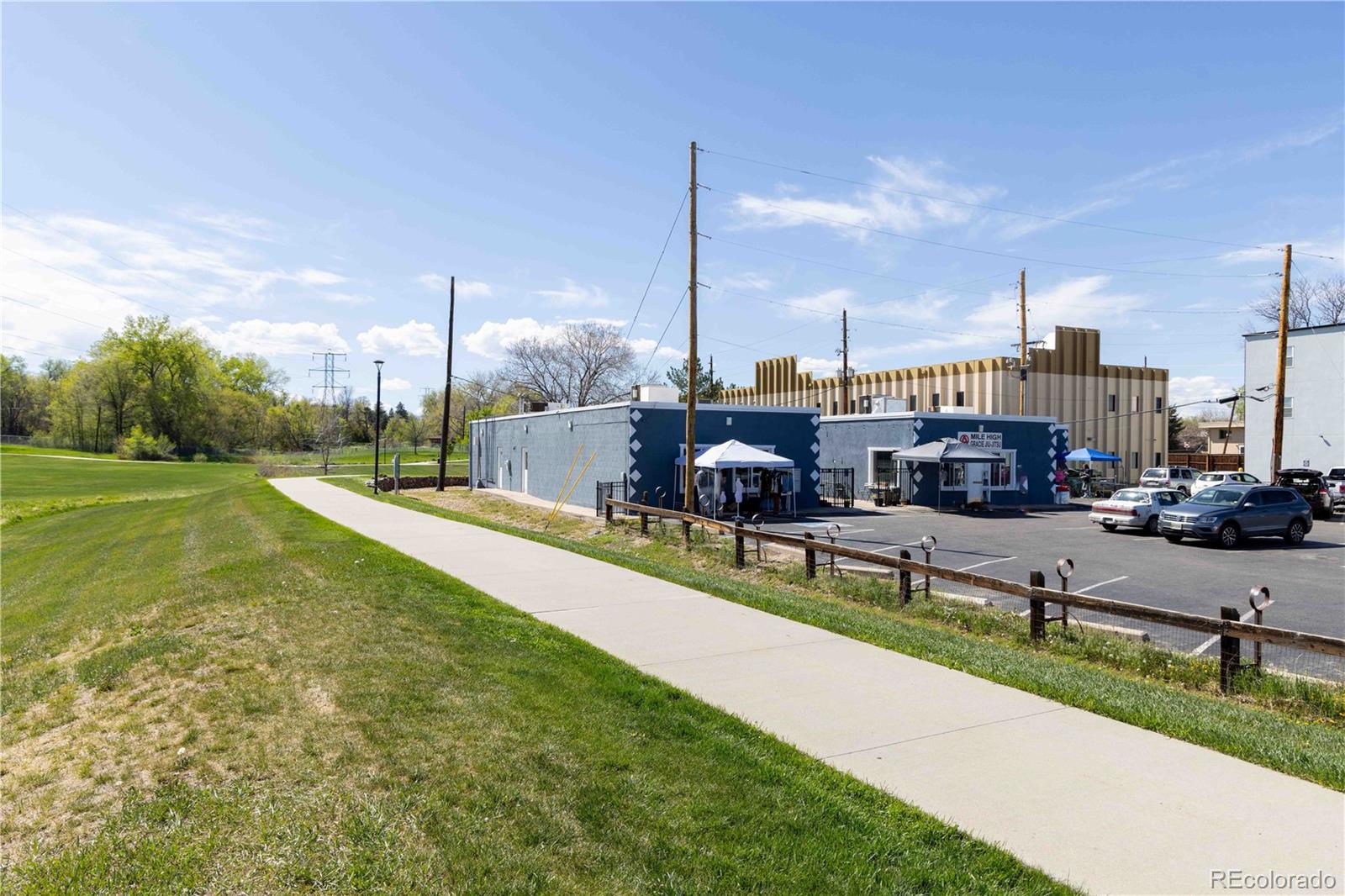 1021 Carr Street Unit: 17